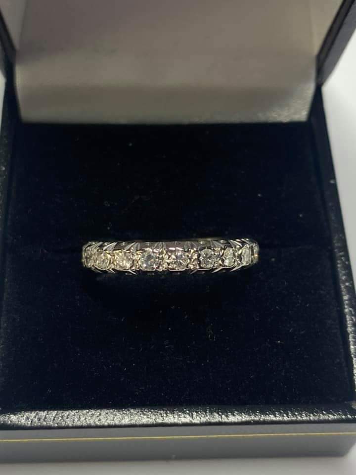 Alliance or blanc et diamants tour complet