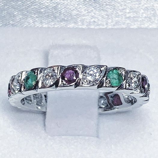 Alliance platine diamants, rubis, émeraudes tour complet