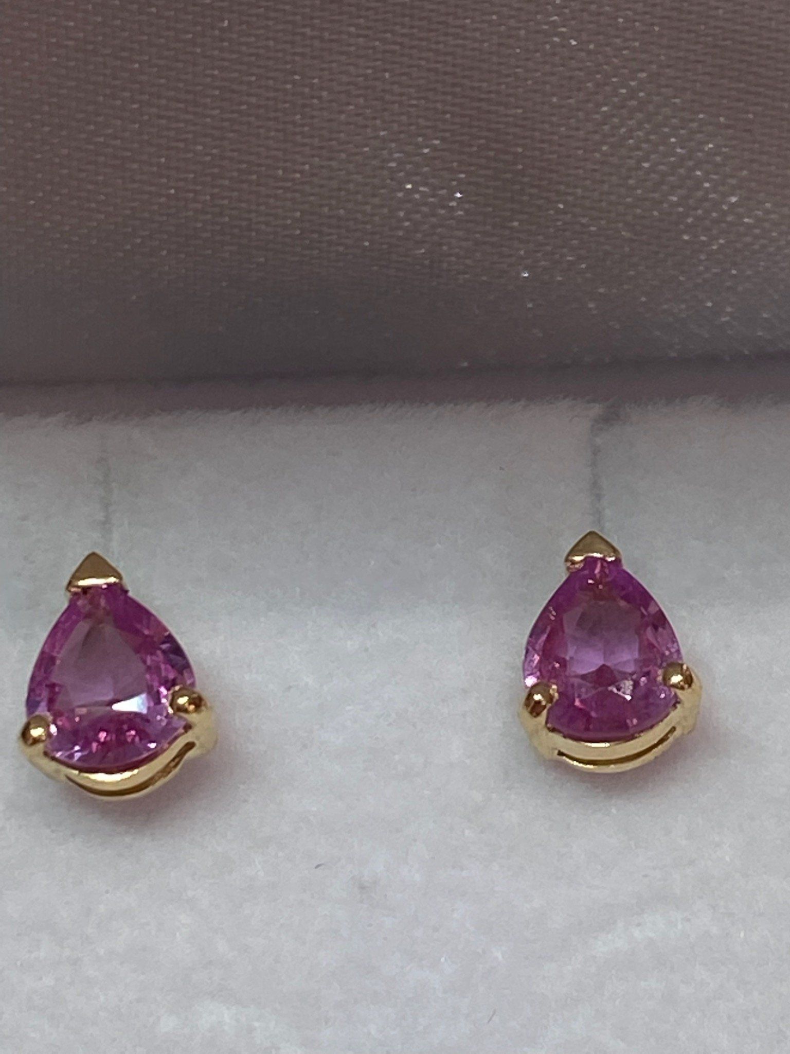 Paire de boucles d'oreilles saphir rose