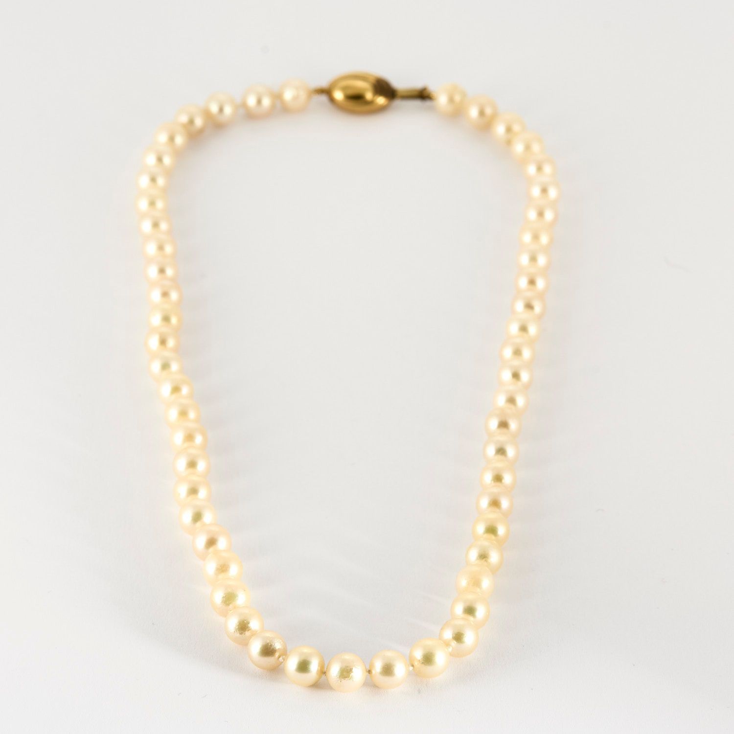 Collier de seconde main
Collier de perles de culture choker
Or 14 carats 585/°°°
Fermoir ovale imperdable
Perles Ø 7.4 mm
Prix de vente : 390.00 €
Prix remisé : 273.00 €
1304271