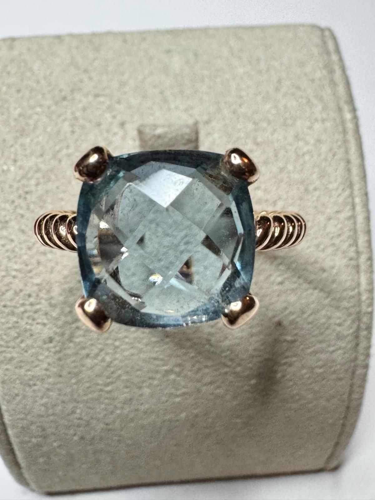 Bague neuve
Or jaune 18 carats 750/°°°
Avec une topaze 10x10
Prix de vente : 1350.00 €