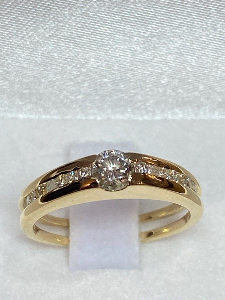 Bague or jaune 18 carat et brillants