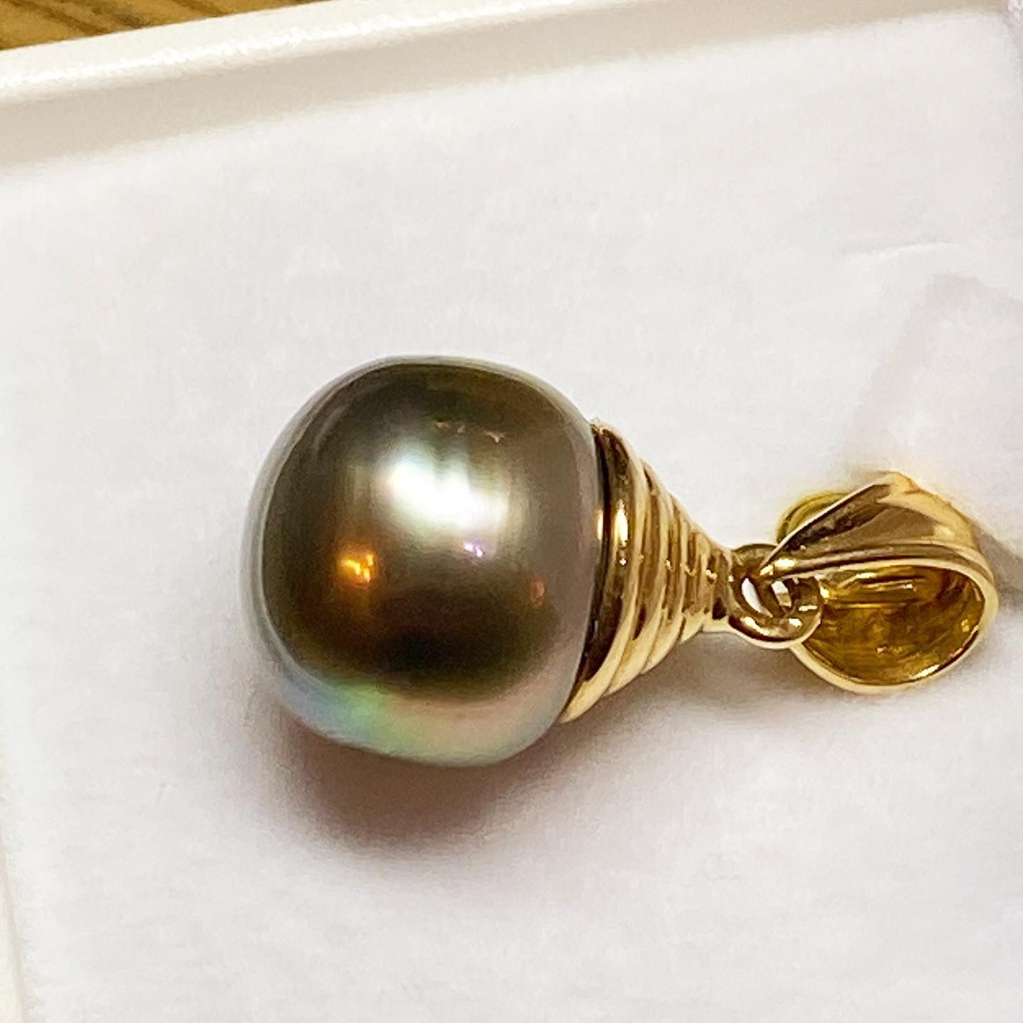 Pendentif or jaune 18 carats Perles de Tahiti