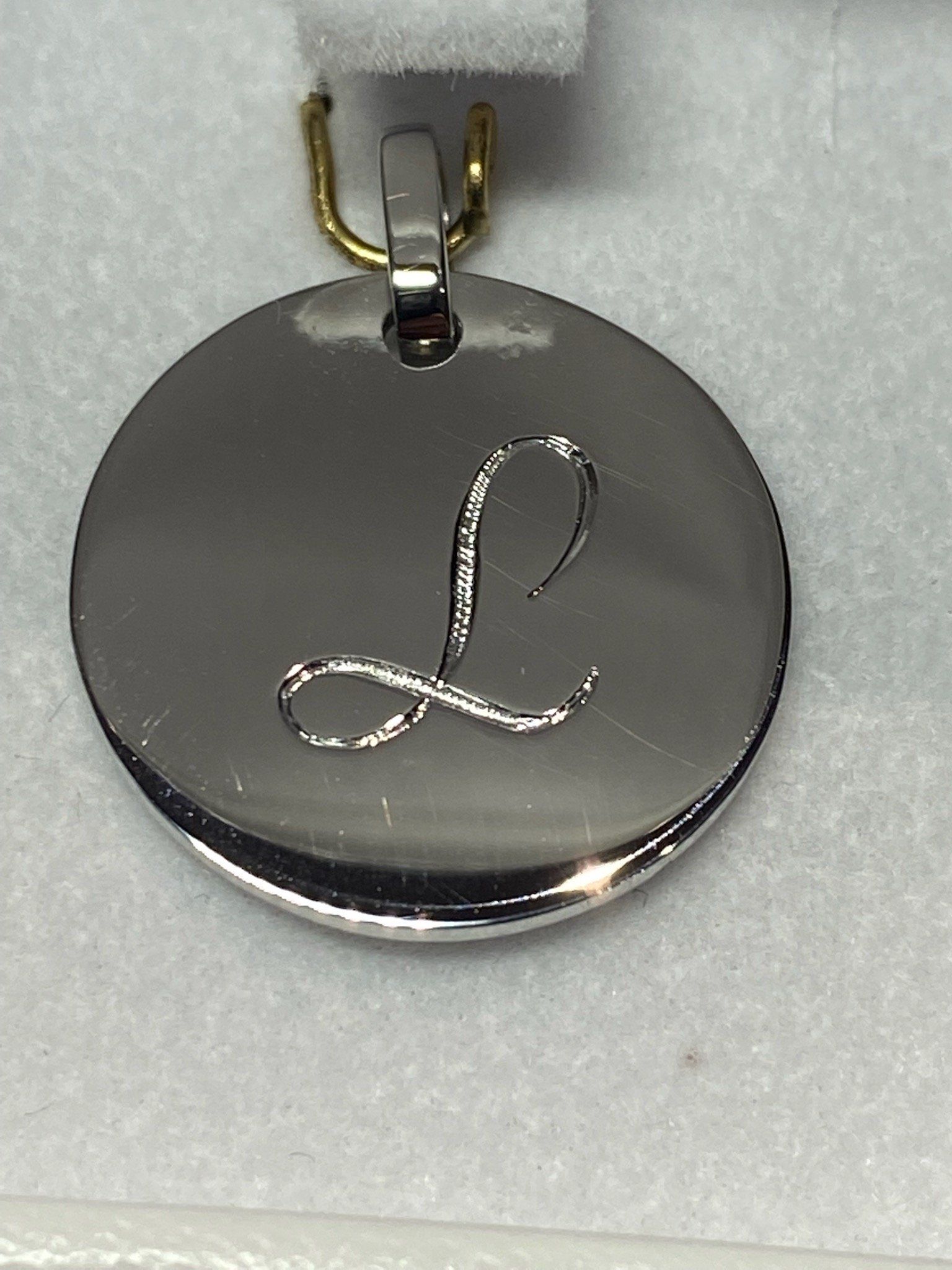 Médaille or blanc 18 carats 750/°°° avec gravure faite main