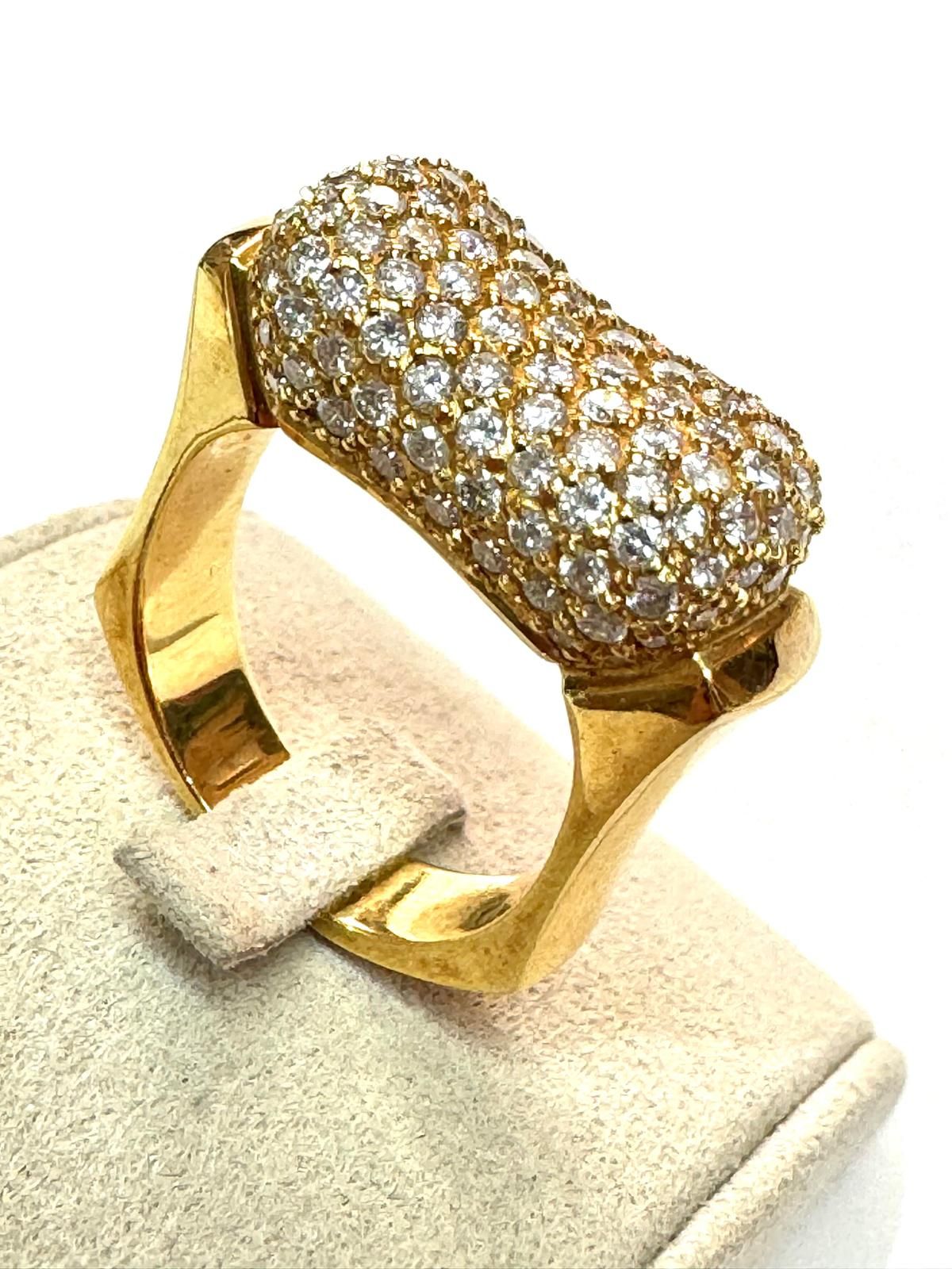 Bague neuve
Or jaune 18 carats 750/°°°
Avec des brillants pour un total de 1.88 carats
Poids : 13.75 grammes
Prix de vente : 3375.00 €