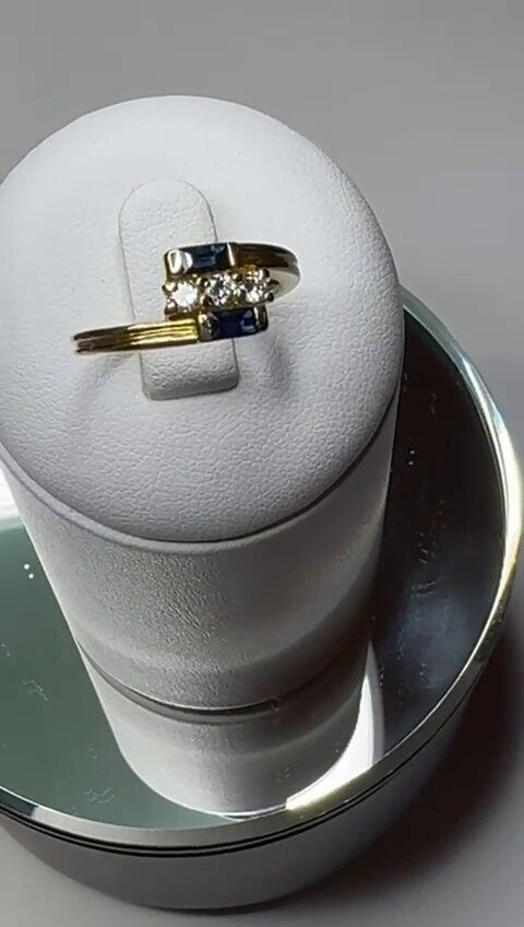 REF-2086203
Bague coeur de seconde main
Or blanc 18 carats 750/°°°
Avec 36 brillants
Poids : 3.85 grammes
Prix de vente : 1200.00 €