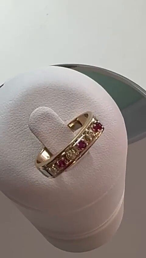 Ref-2090407
Bague or jaune et blanc
Or jaune et blanc 18 carats 750/°°°
Avec ses petits diamants taille brillant, et ses rubis naturels
Taille Ø 55
Poids : 5.16 grammes
Prix de vente : 1250.00 €