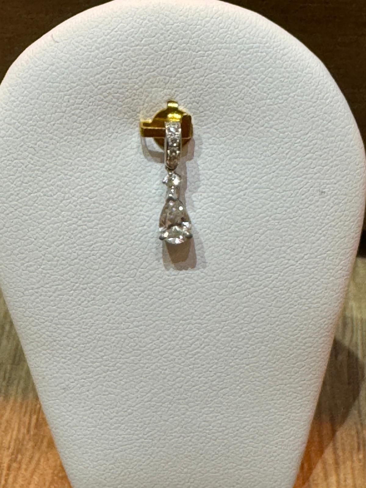 REF-2090679
Pendentif or blanc
Seconde main
Or blanc 18 carats 750/°°°
Diamant naturel taillé en poire
Bélière avec diamants taille brillant
Poids : 0.58 grammes
Prix de vente : 1 550,00 €