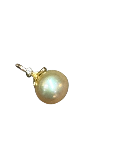 Pendentif de seconde main
Or jaune 18 carats 750/°°°
Avec sa perle de culture de 9.5 mm et un brillant serti griffes
Poids : 1.73 grammes
Prix de vente : 135.00 €
Prix remisé : 94.50 €
2153608