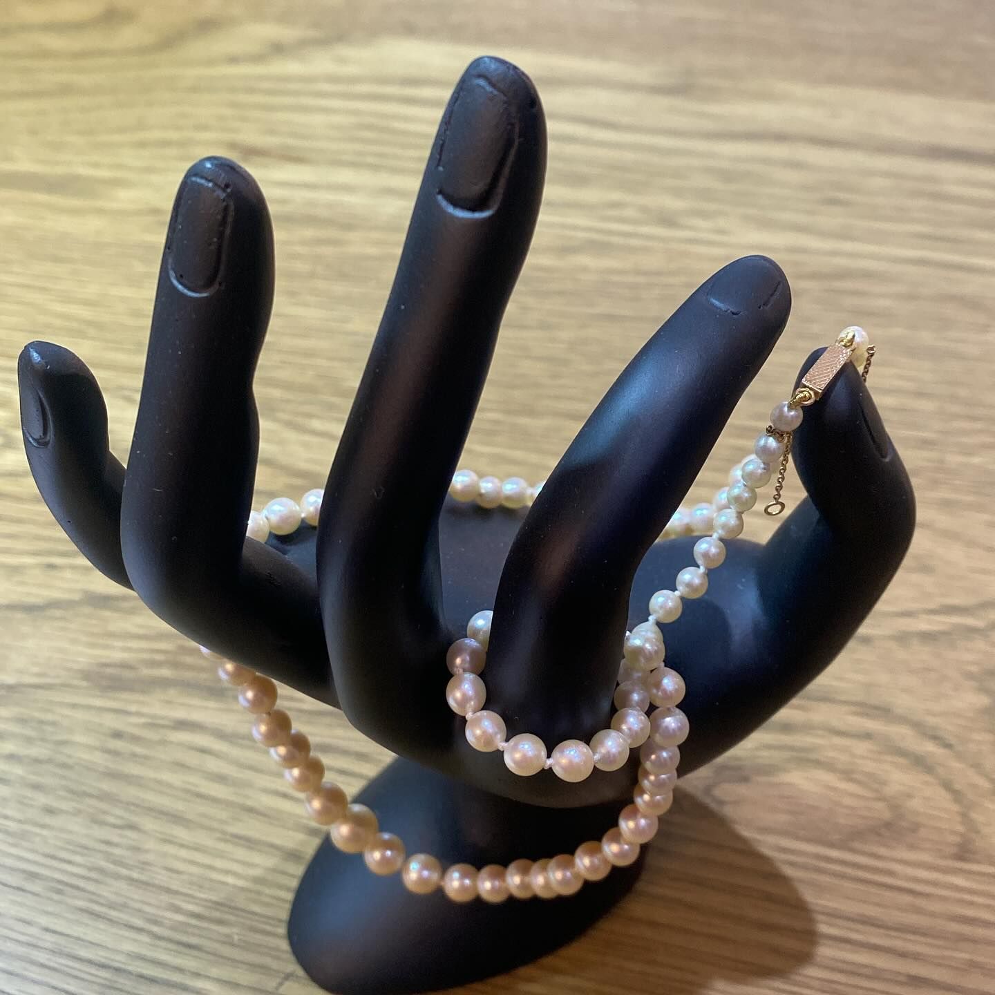 REF-2090679
Pendentif or blanc
Seconde main
Or blanc 18 carats 750/°°°
Diamant naturel taillé en poire
Bélière avec diamants taille brillant
Poids : 0.58 grammes
Prix de vente : 1 550,00 €