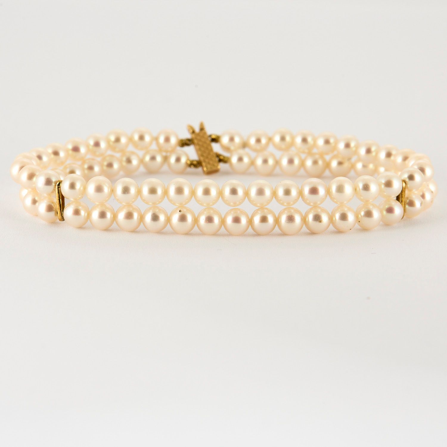 Bracelet double rang perles
Perles de culture
Diamètre des perles 5.5 mm
Fermoir à glissière guilloché or jaune 18 carats 750/°°°
Longueur 19 cm
Prix de vente : 570.00 €
2274265