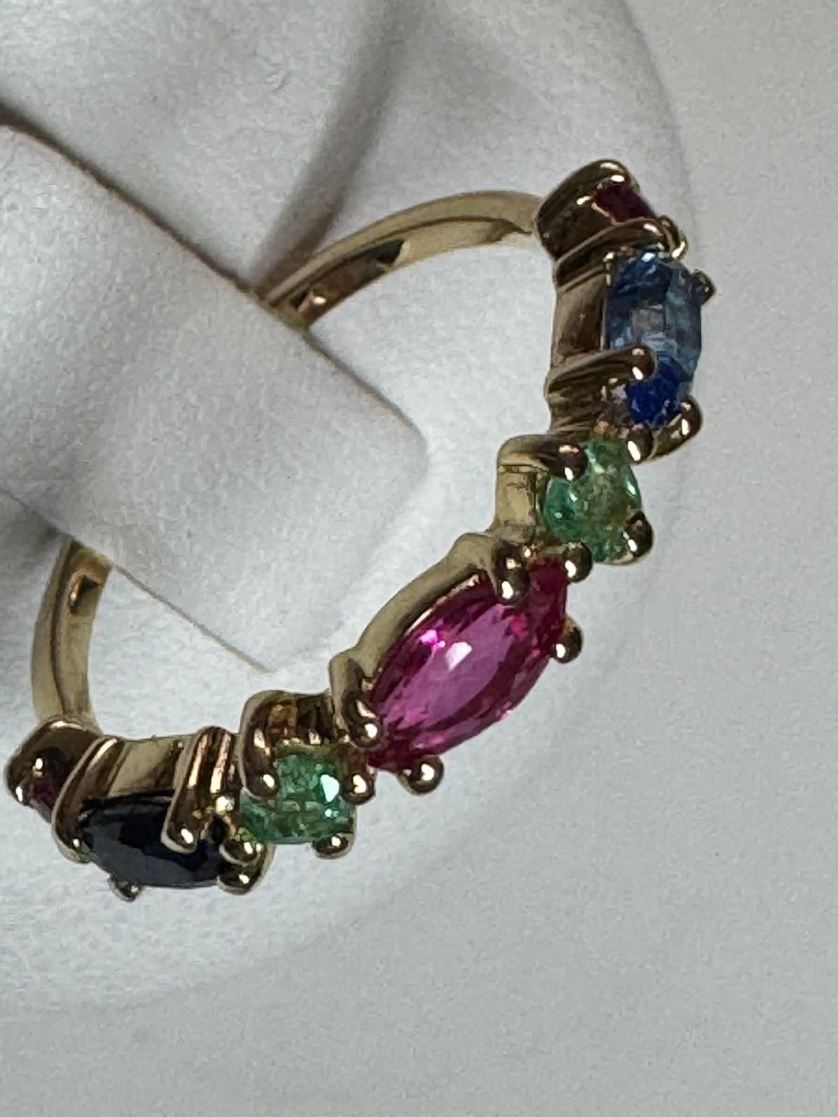 Bague neuve
Or jaune 18 carats 750/°°°
Avec de multiples pierres
Poids : 2.48 grammes
Prix de vente : 1400.00 €
1406088