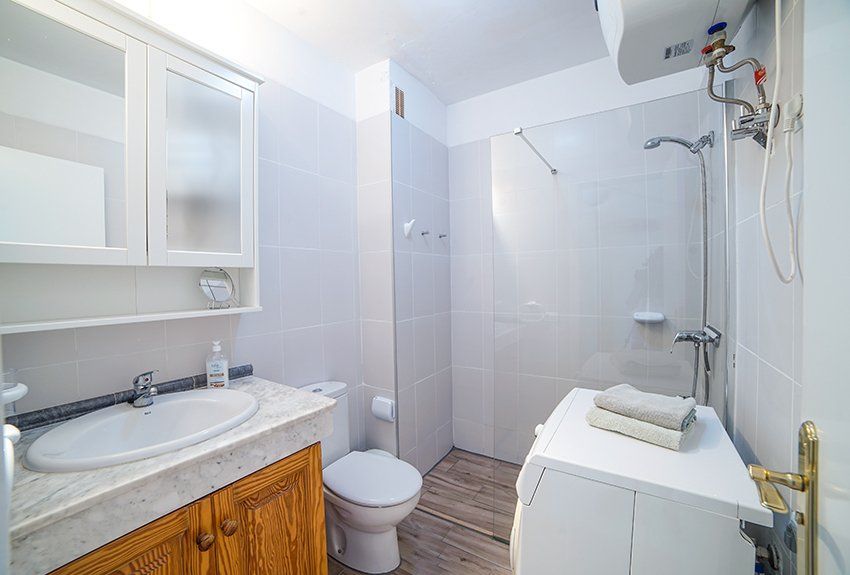 Bad, WC und Waschmaschine La Condesa Apartment