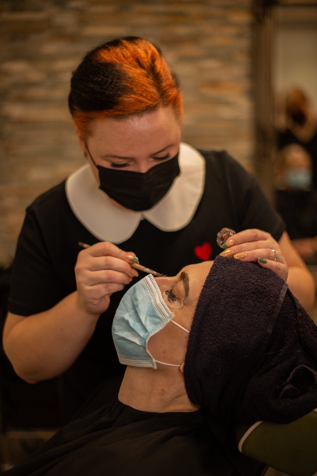 Friseurmeisterin Snezana Capurelovic von SC HAIRDESIGN bei der Arbeit in ihrem Salon in Steinmauern