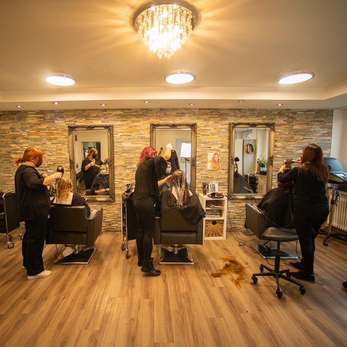 SC HAIRDESIGN: Haare schneiden und stylen im Friseur-Salon in Steinmauern