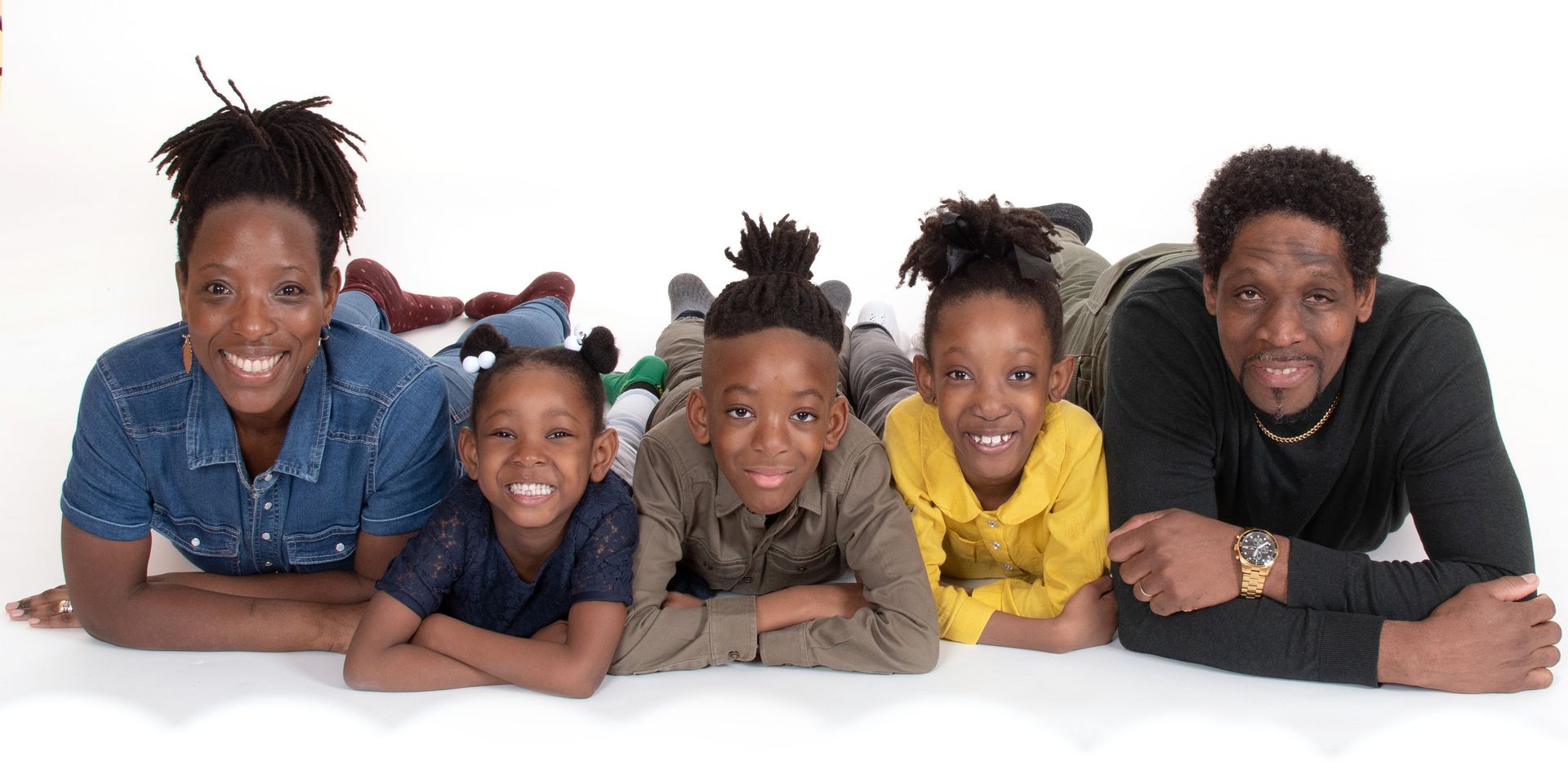 family photo mother and father and three daughters