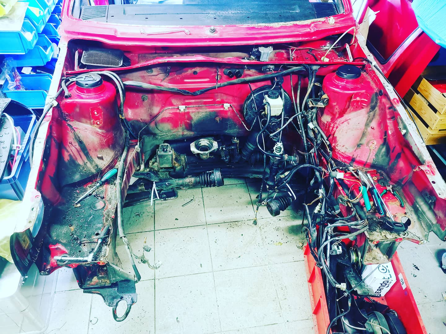 Motorraum Golf 2 unbehandelt