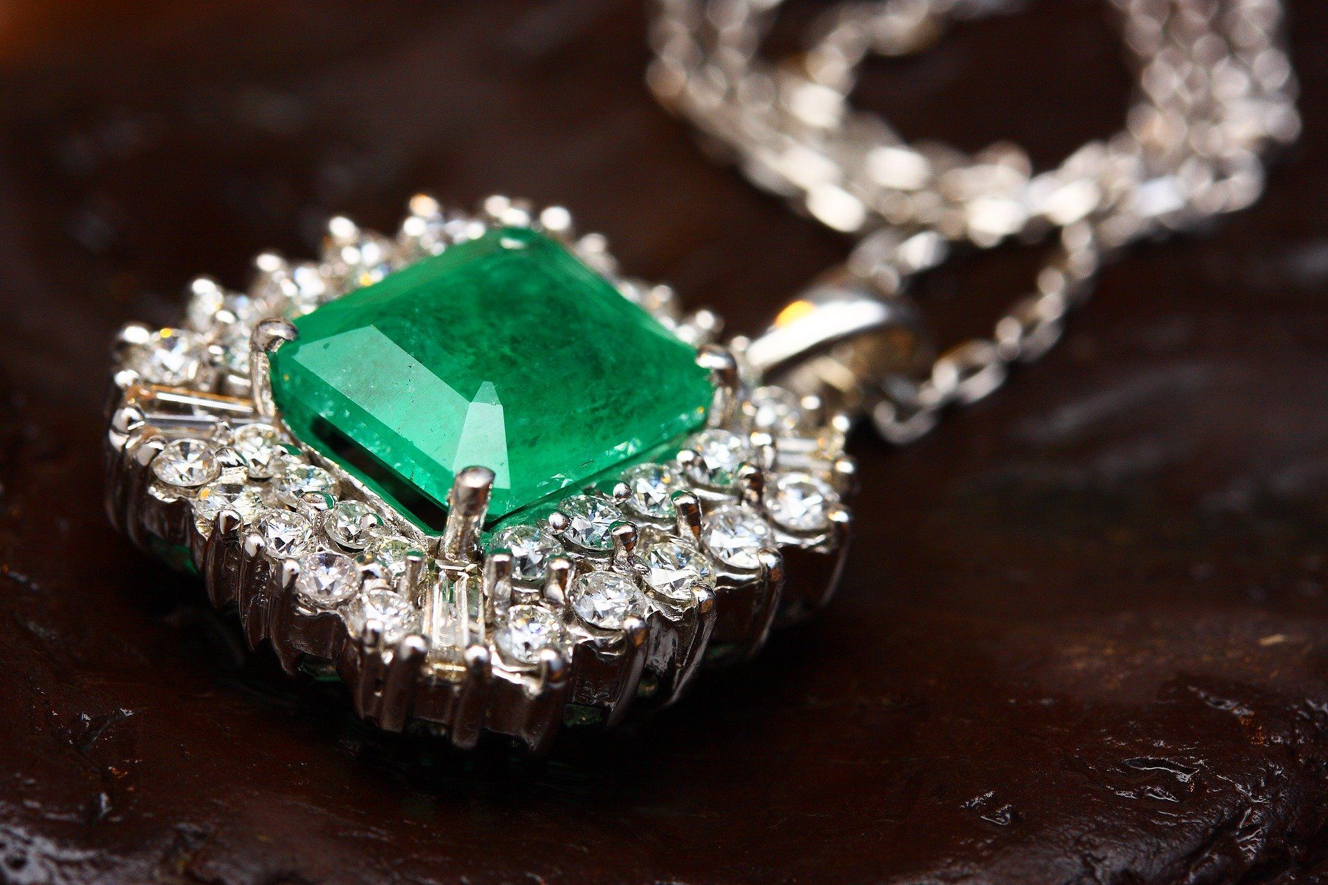 Schmuck, Diamanten, Edelstein, Ankauf, Prüfen, Zertifikat, Begutachten, bewerten, Ankauf, Gold , Silber