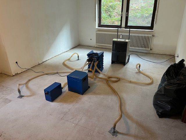 Bautrocknung, Wasserschadentrocknung, Wasserschaden, Dämmschichttrocknung, Estrichtrocknung