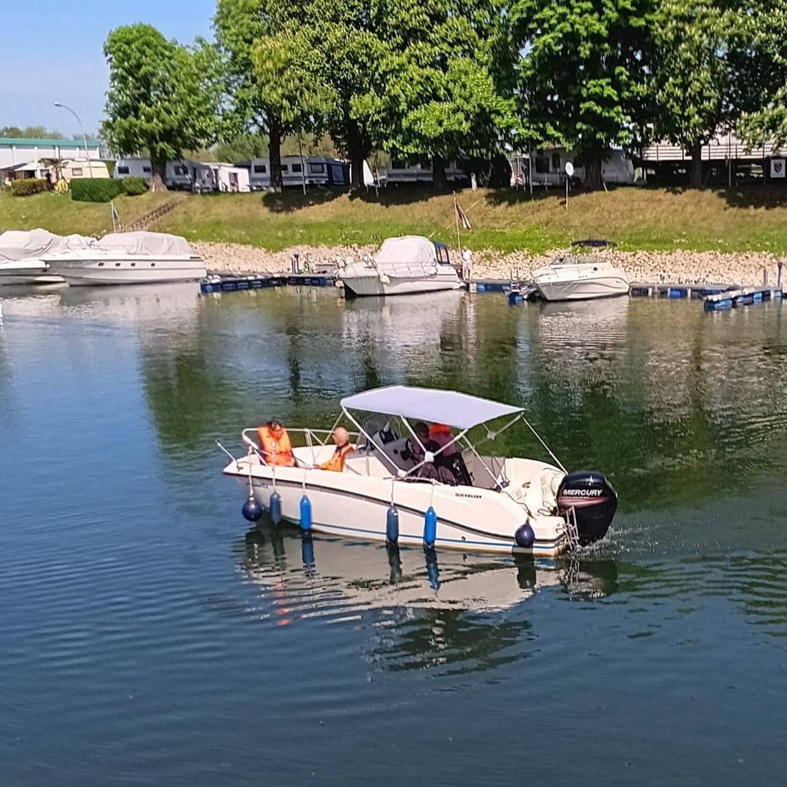 Das Sailors´ Point Schulungsboot: Bootsfahrstunden in Mannheim auf dem Rhein