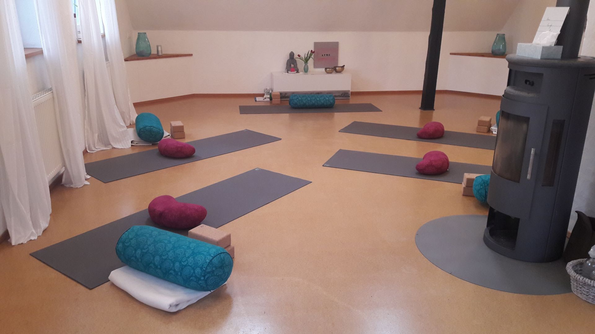 Yoga Home by Nicole Mende Personal Yoga oder in der Kleingruppe by Nicole Mende