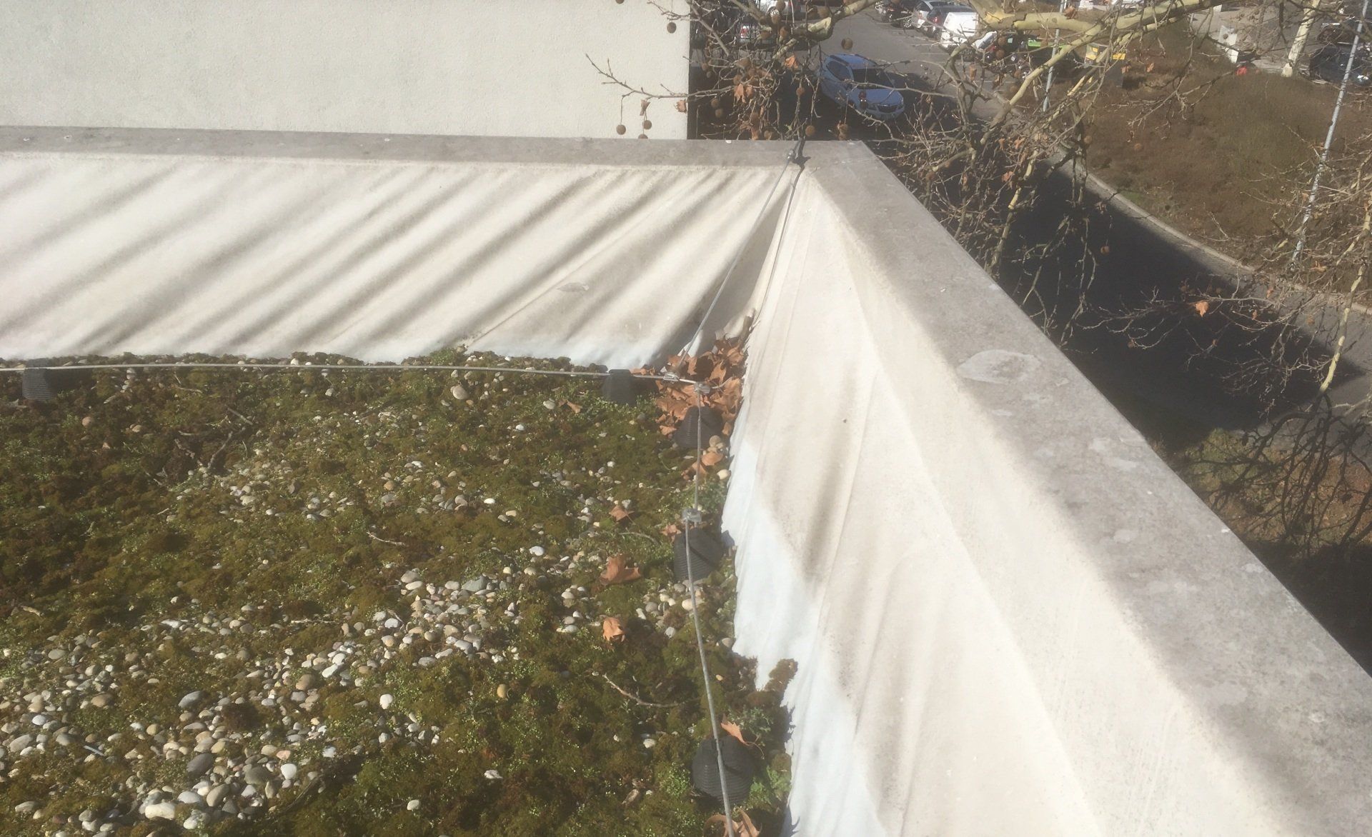 Schrumpf in PVC-Abdichtung Schäden an Attika durch schrumpfende PVC-Folie