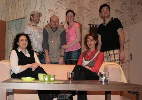 Ein Taxi-Fahrer, zwei Stadtteile, zwei Familien - Lügen haben junge Beine Konnex-Theater: Lügen haben junge Beine