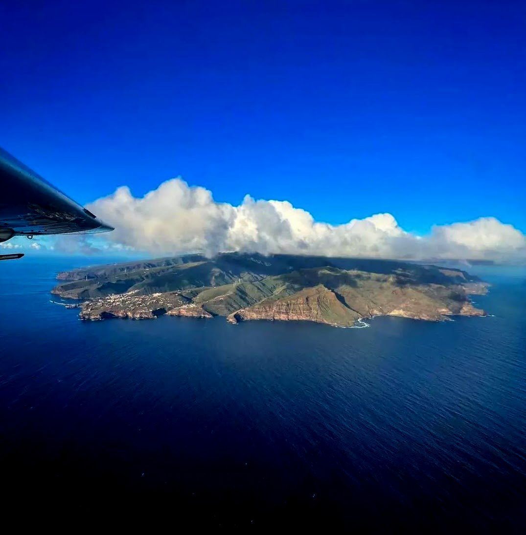 Anflug auf La Gomera La Gomera aus der Vogelperspektive