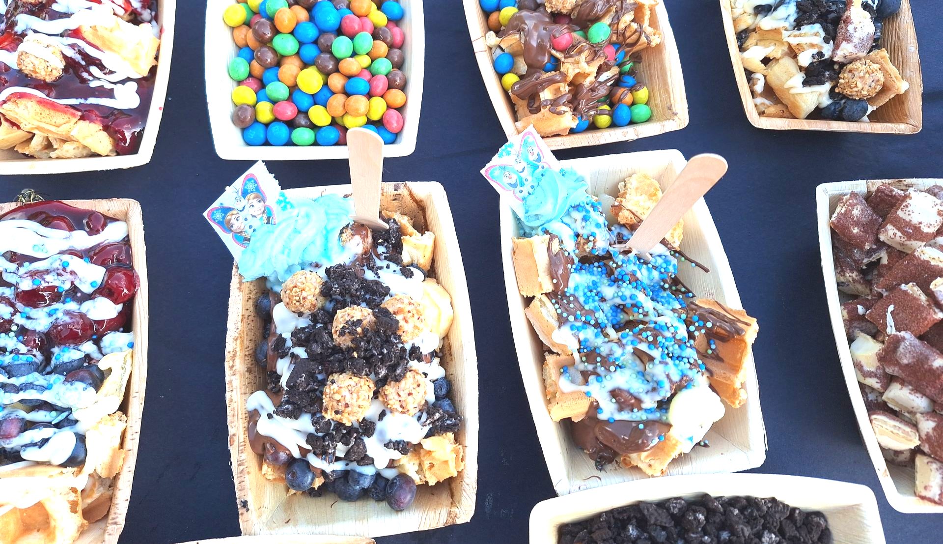 Leckere belgische Waffeln mit Toppings