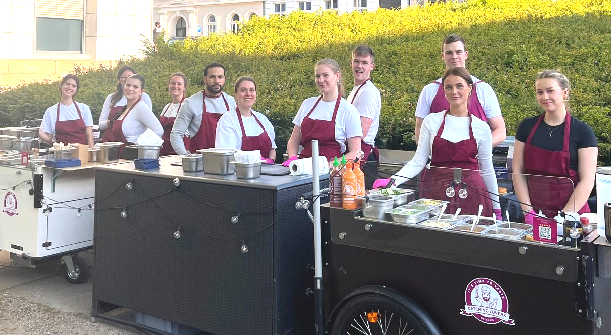 Unser hochqualifiziertes Team bei einer Outdoor Firmenfeier