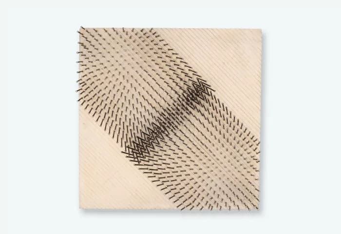 In dieses Kunstwerk namens Diagonale Struktur V von Günther Uecker kann man investieren.
