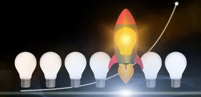 Eine aufsteigende Rakete vor schwarzem Hintergrund symbolisiert Startups in Zusammenhang mit Venture Capital.