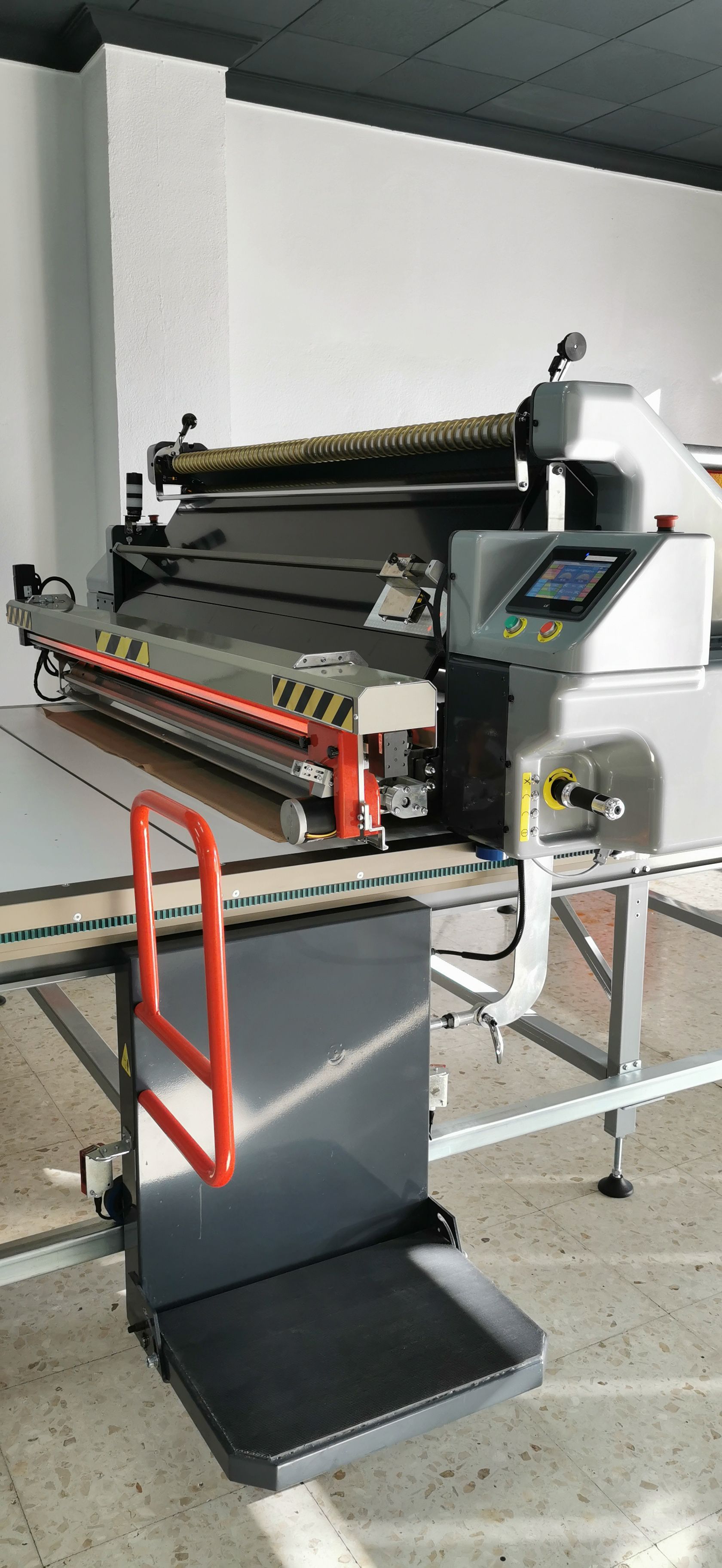 Extendedora de telas, Industria 4.0, soluciones de corte textiles, Moda, Telas, tejidos, punto, lycras, tejidos técnicos, polipiel, Tapicería, aeronautita, automoción, calzado, toldos, carpas, sillas, sofás, canapés, colchones, Chillout, hoteles, toallas, Hogar