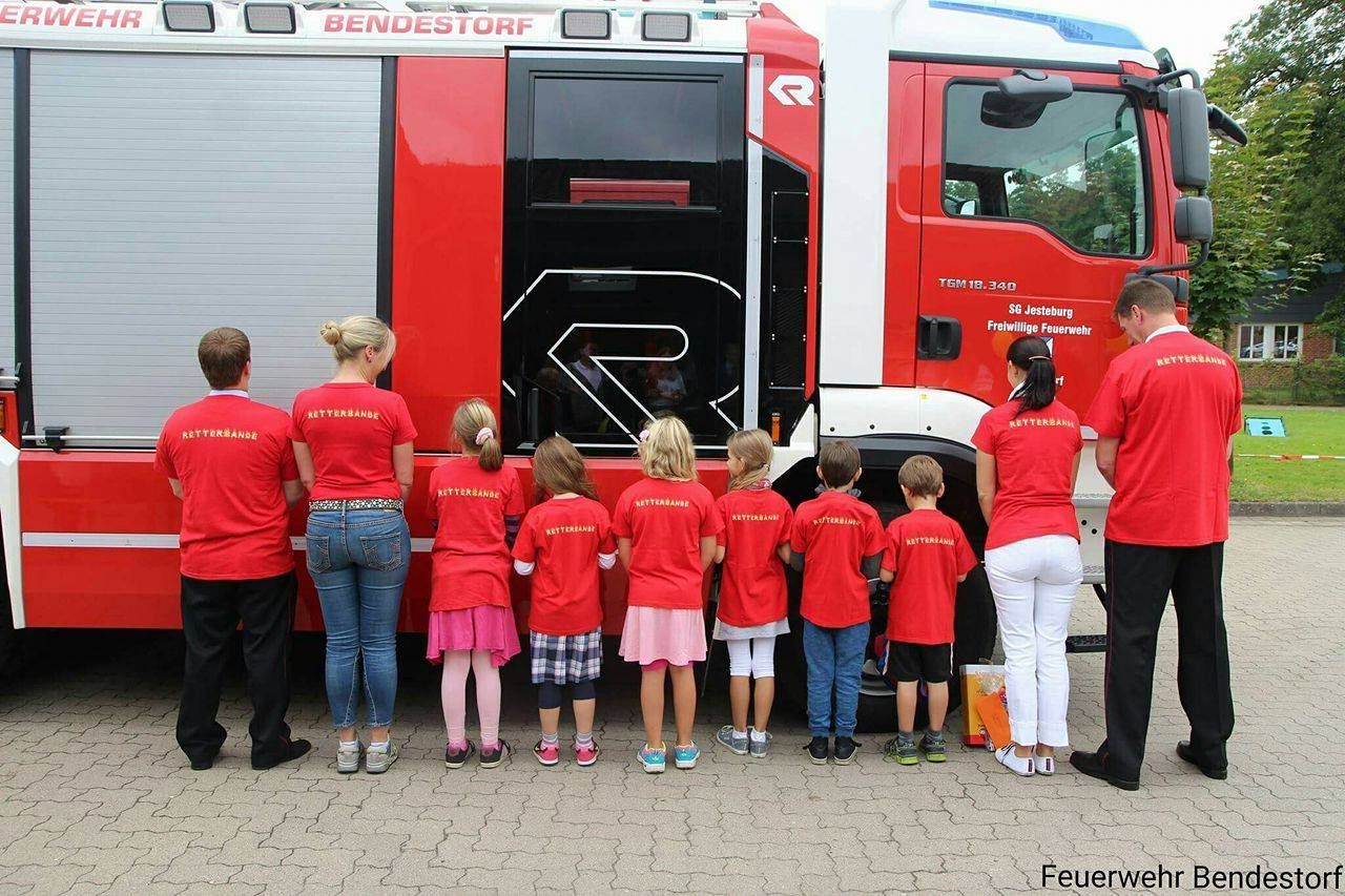 14087533_575102252697487_919039871_o