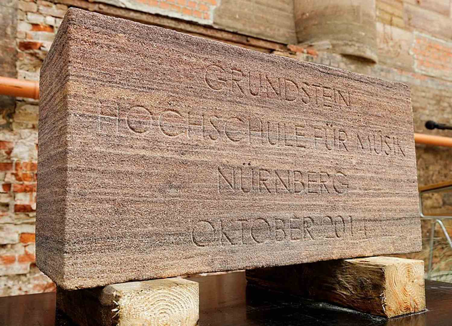 Grundstein aus Sandstein