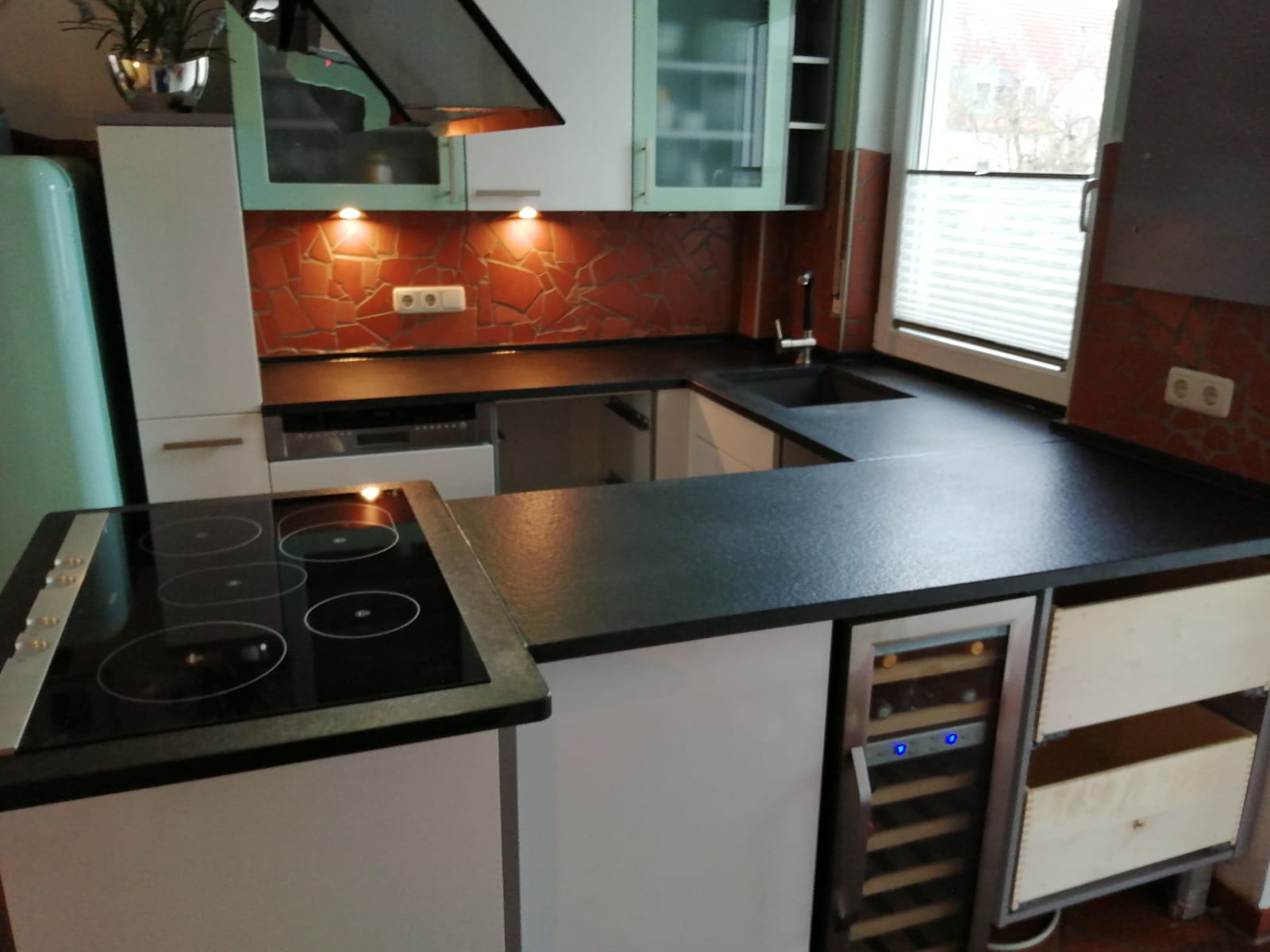 Abdeckplatte, Fensterbank, Küchenplatte, Küchenabdeckplatte, Abdeckplatten aus Granit, Abdeckplatten aus Sandstein, Kaminumrandung, Theke, Bar, Küche, Waschtisch