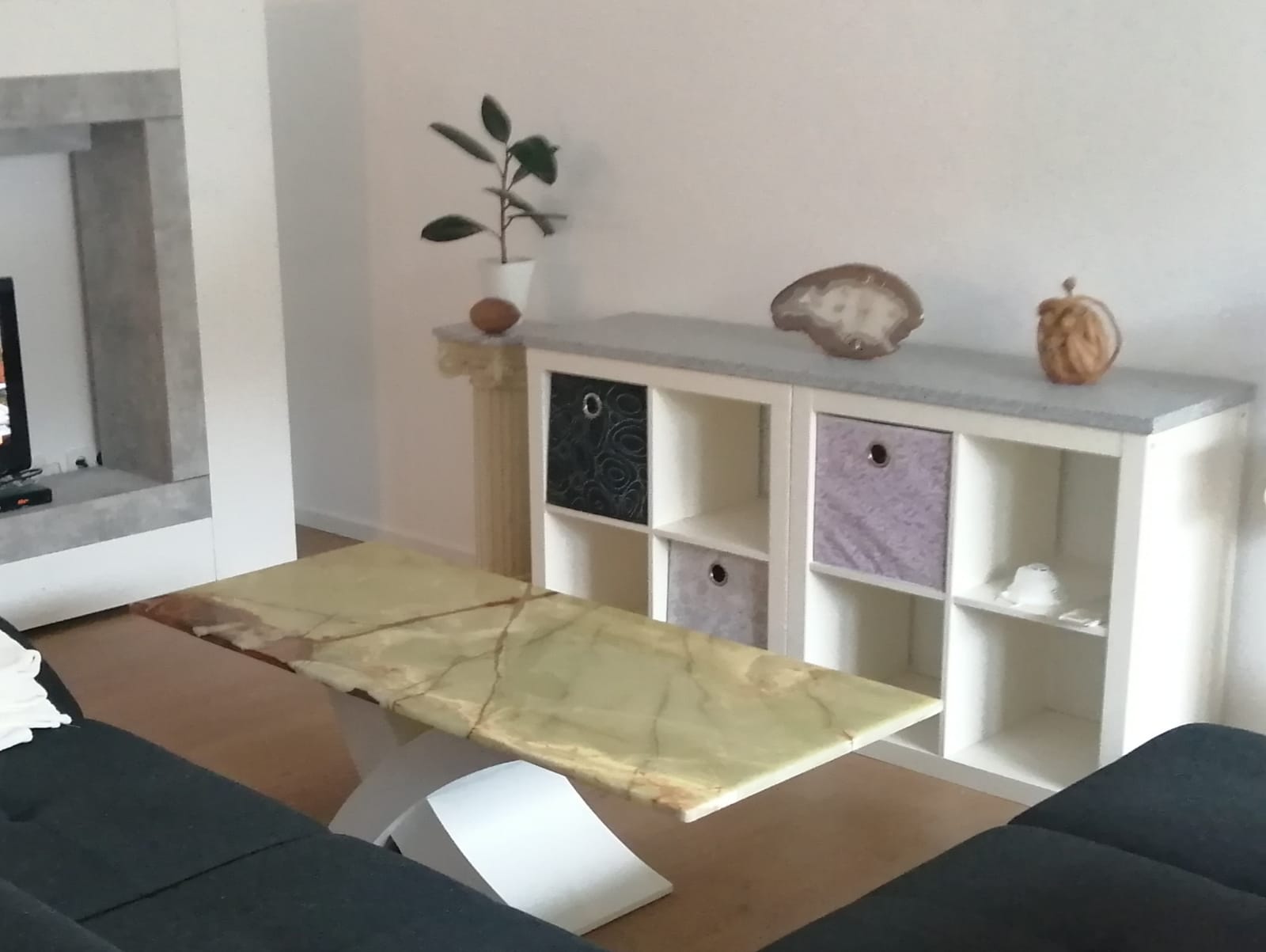 Abdeckplatte, Fensterbank, Küchenplatte, Küchenabdeckplatte, Abdeckplatten aus Granit, Abdeckplatten aus Sandstein, Kaminumrandung, Theke, Bar, Küche, Waschtisch