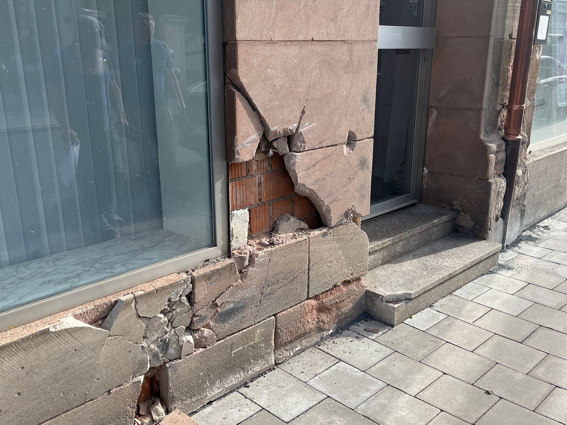 Sandsteinfassade aus Olsbrücker Sandstein - Vorher