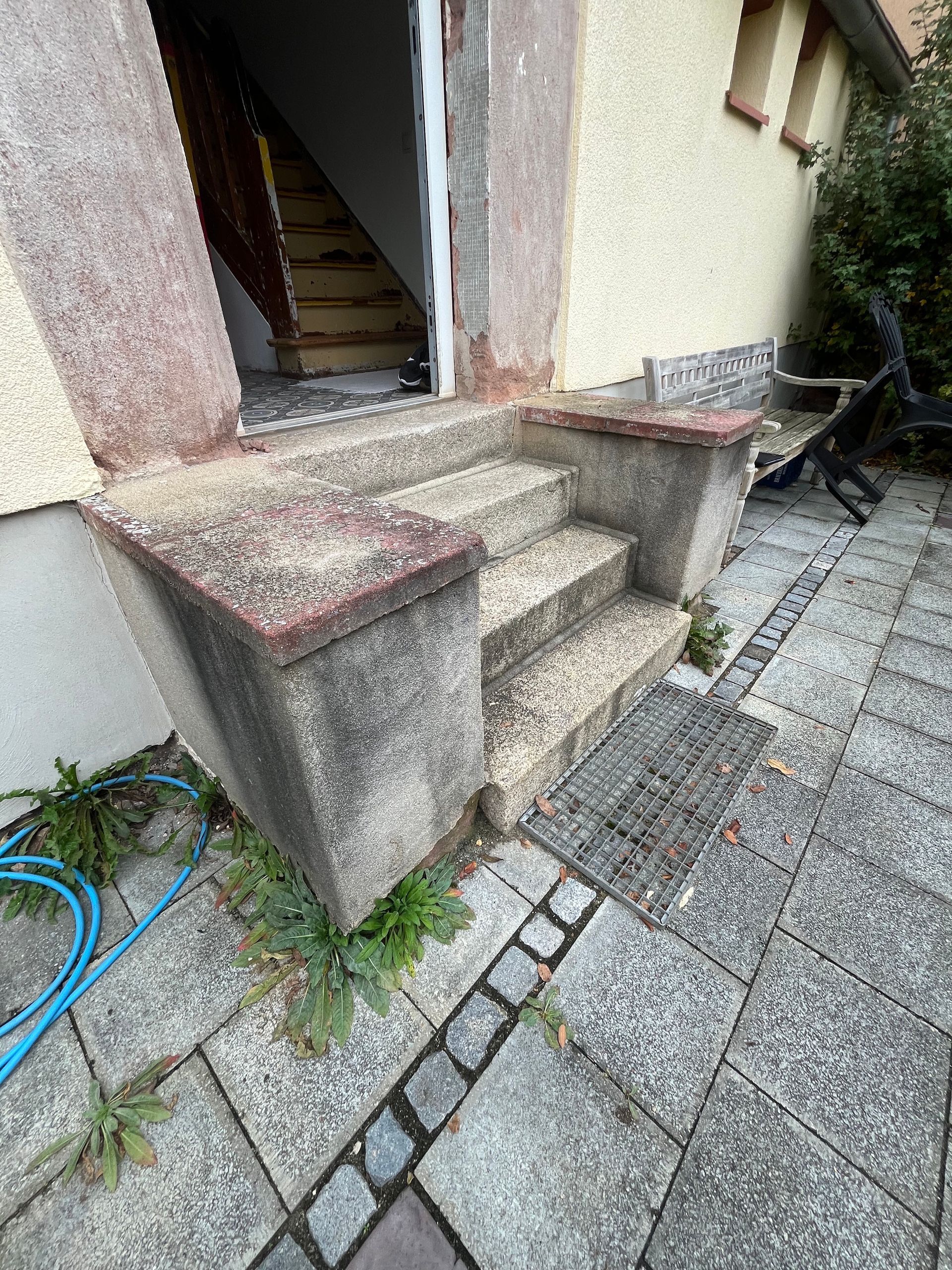 Sandsteinfassade aus Olsbrücker Sandstein - Vorher