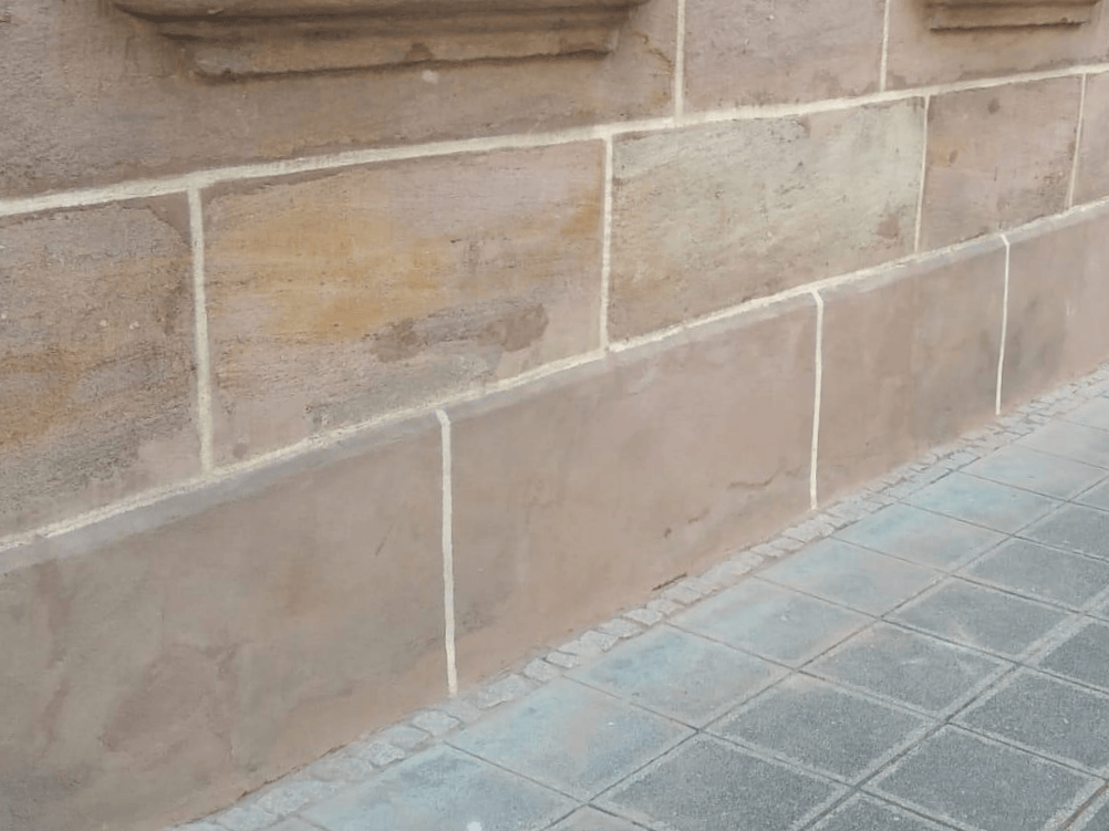 Sandstein Sockel Restaurierung Antragung