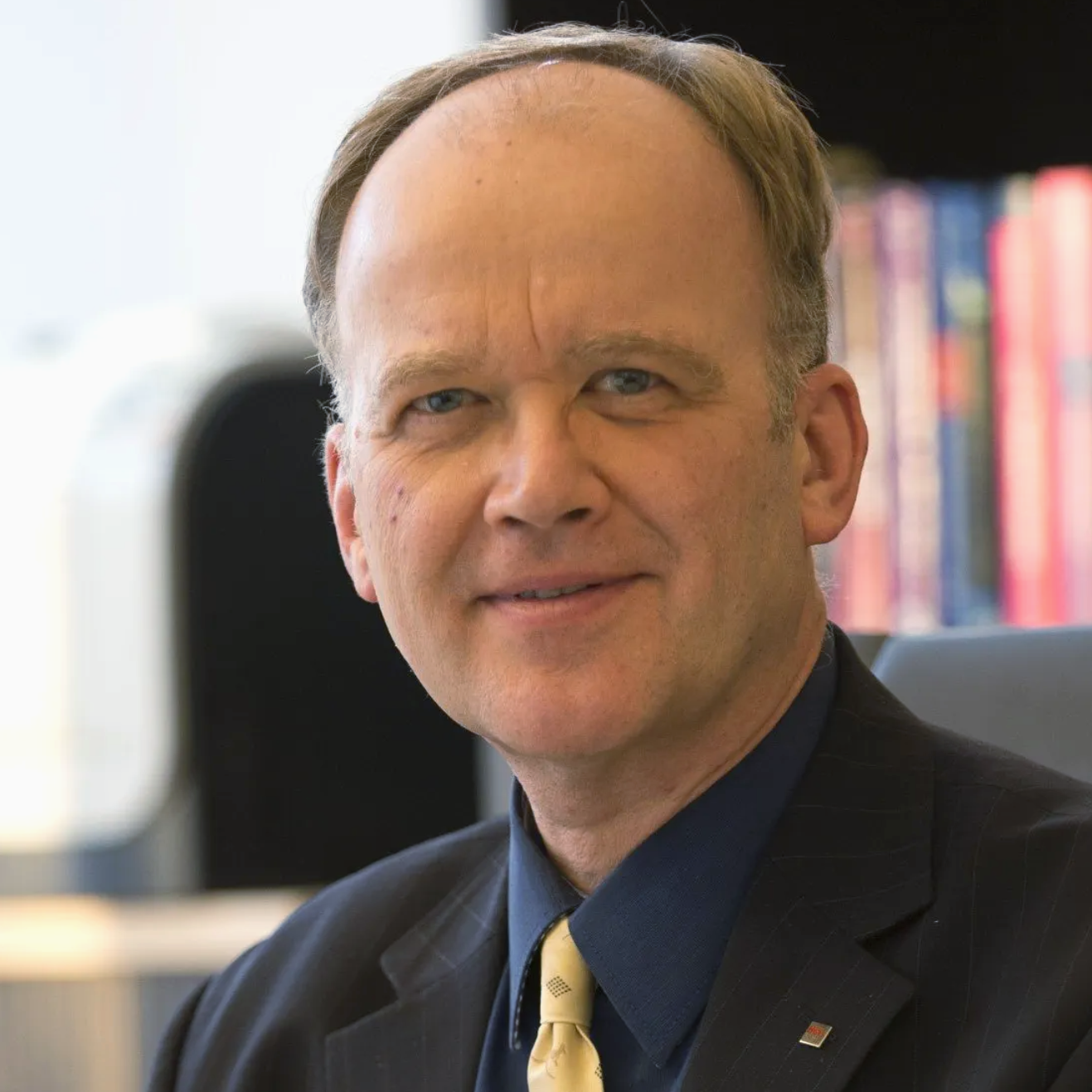 Das Foto zeigt ein Portrait von Professor Bergmann.