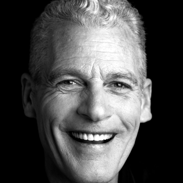 Strahlendes Lächeln dank günstigem Zahnersatz Lachen muss nicht teuer sein!