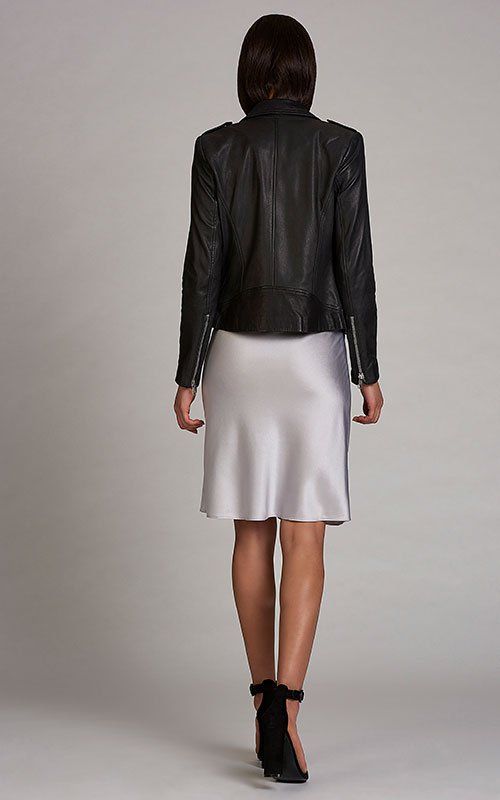 Textilfotografie Modelfotografie Modelshooting elegant Kleid Lederjacke Jacke Outfit