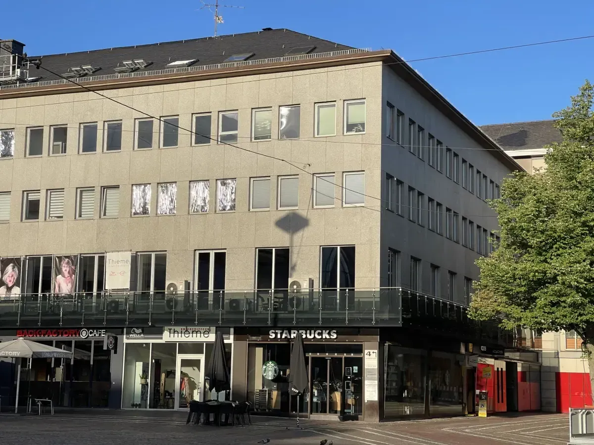 Außenansicht der Radiologie am Luisenplatz in Darmstadt Außenansicht der Radiologie am Luisenplatz in Darmstadt Ostseite