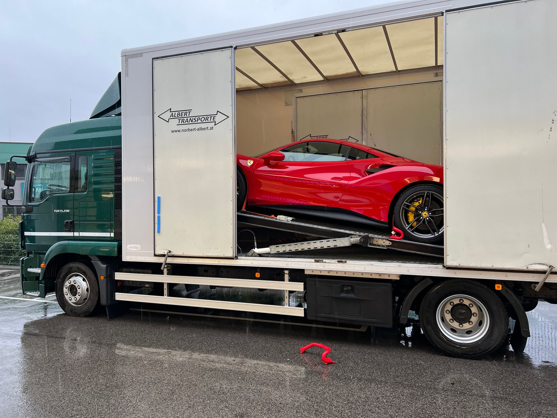 Transport und Abschleppen, rund um die Uhr erreichbar Transport und Abschleppen - rund um die Uhr