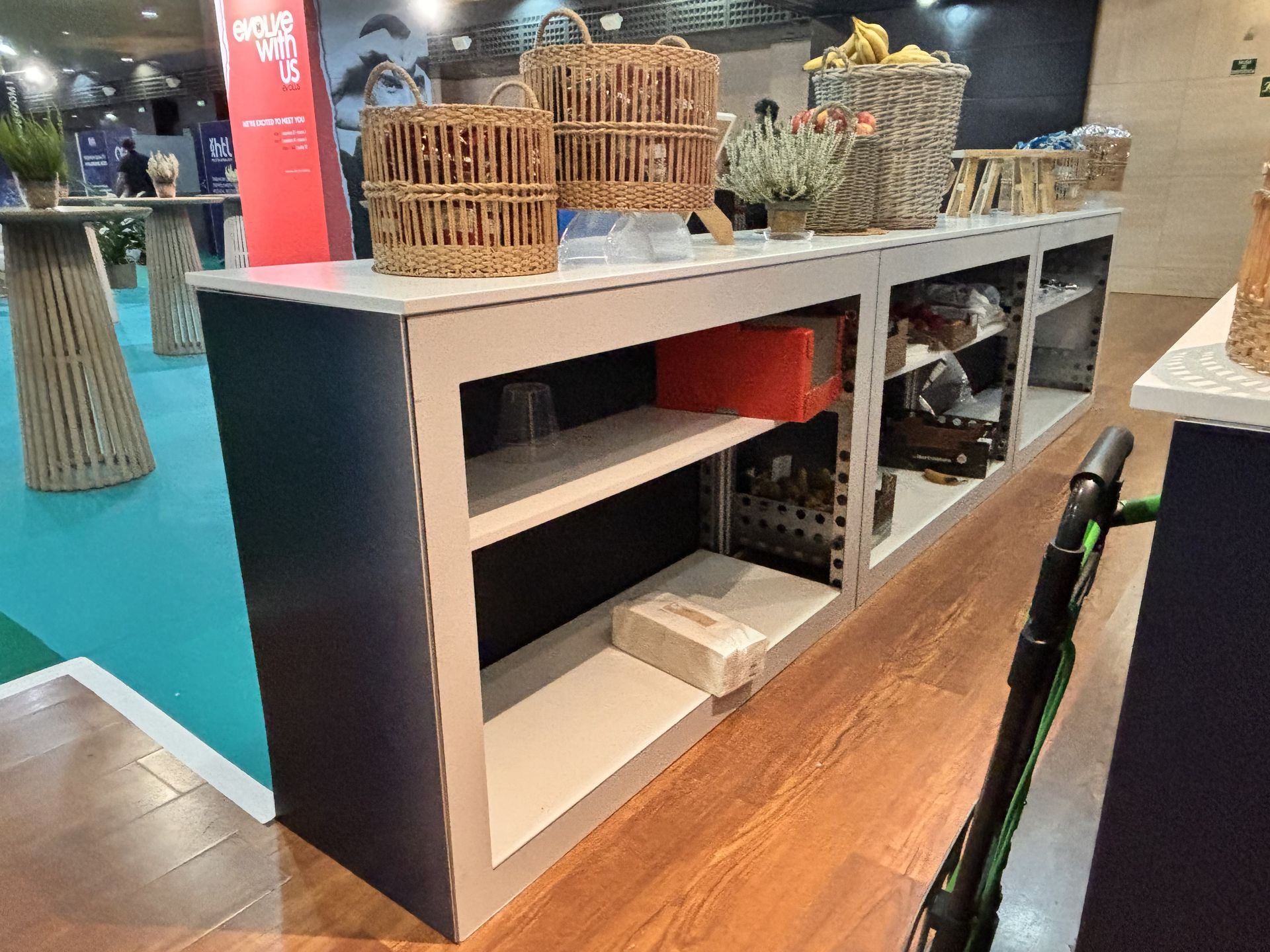 Mostrador modular con acceso abierto malaga