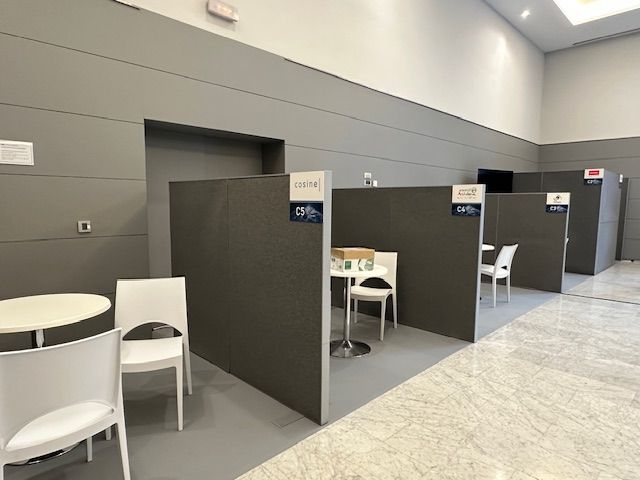 alquiler separadores para eventos en malaga