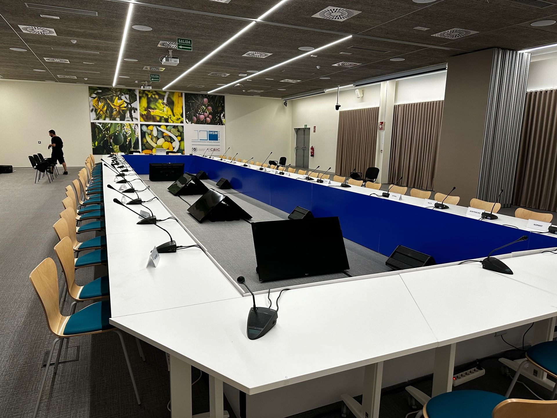 ALQUILER MESAS PARA EVENTOS MALAGA