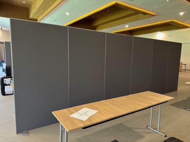 alquiler separadores para espacio de evento en malaga