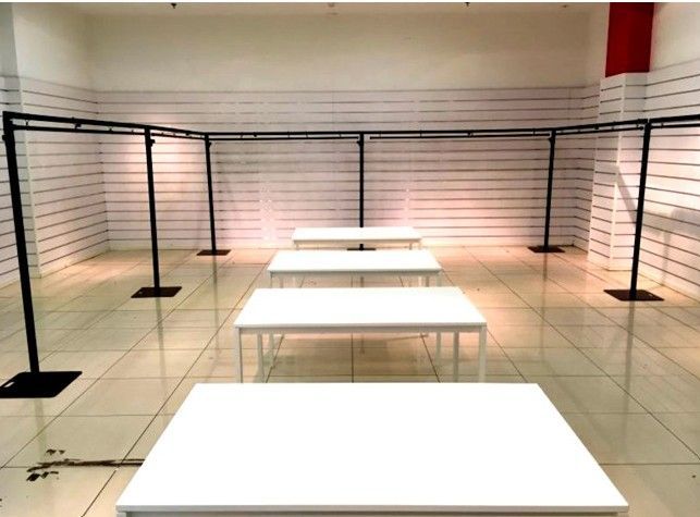 Percheros resistentes en alquiler para guardarropas